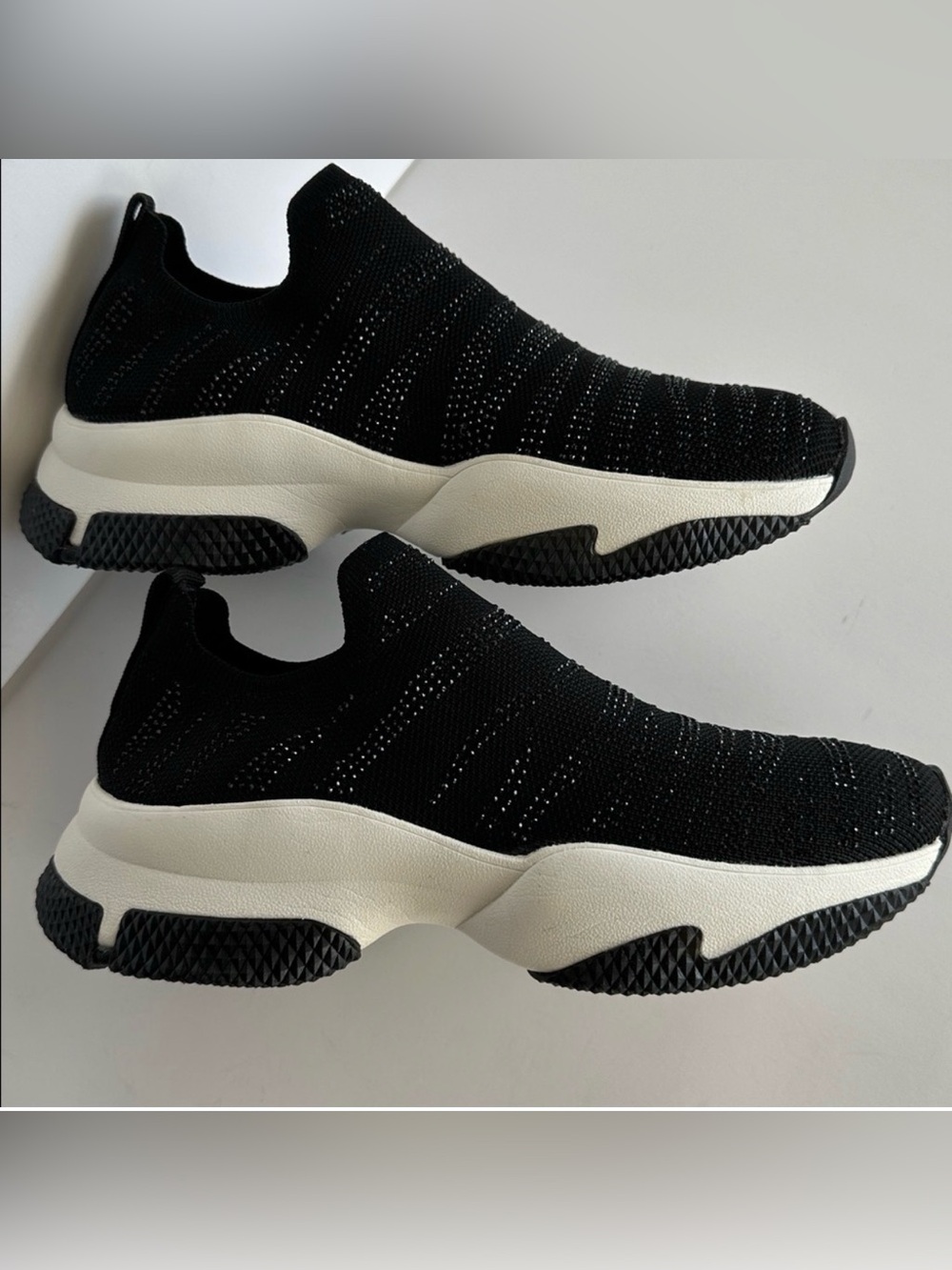 Zara Women’s Black and White Knit Sneakers Size 8. Pre-Owned.